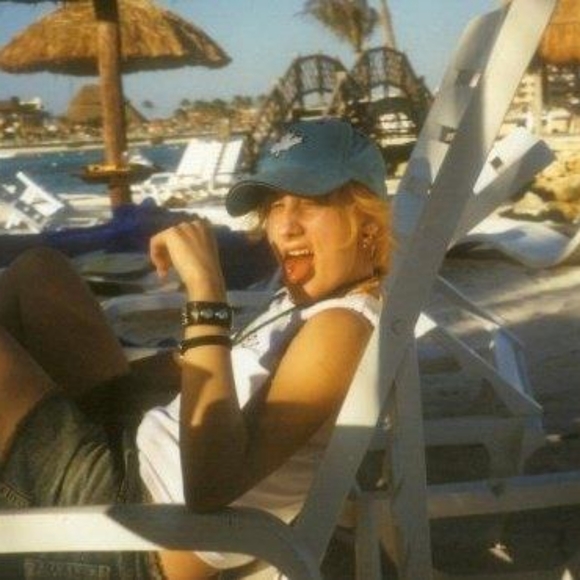 Meet your Posher, Amber - Picture 8 of 8